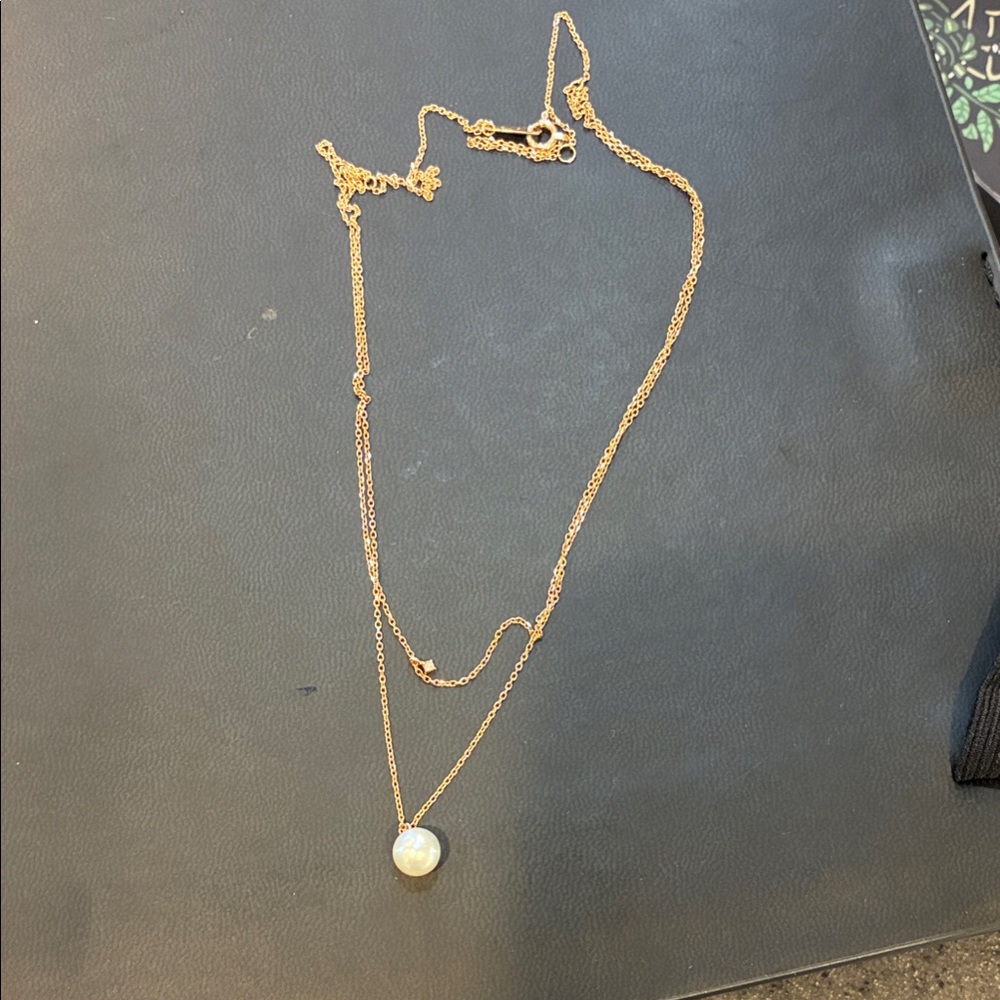 Gold Necklace with Pearl and tiny diamond